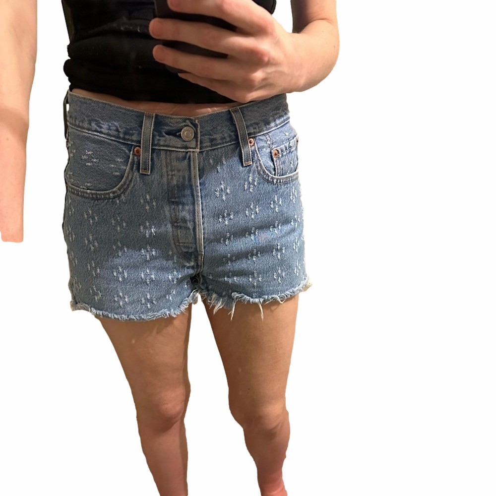 Levis Light Wash Jagged Cut Shorts Size 27